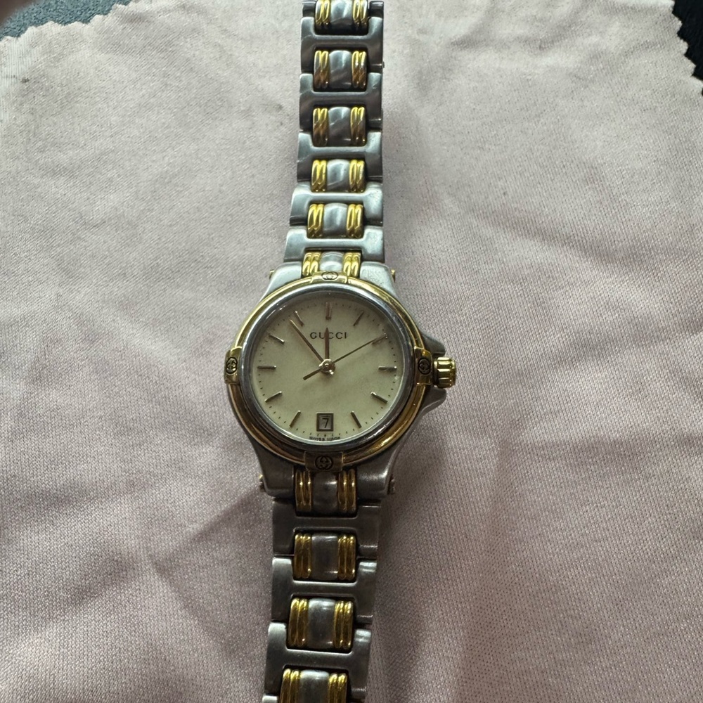 Vintage 90’s Gucci watch with gold and silver tones.